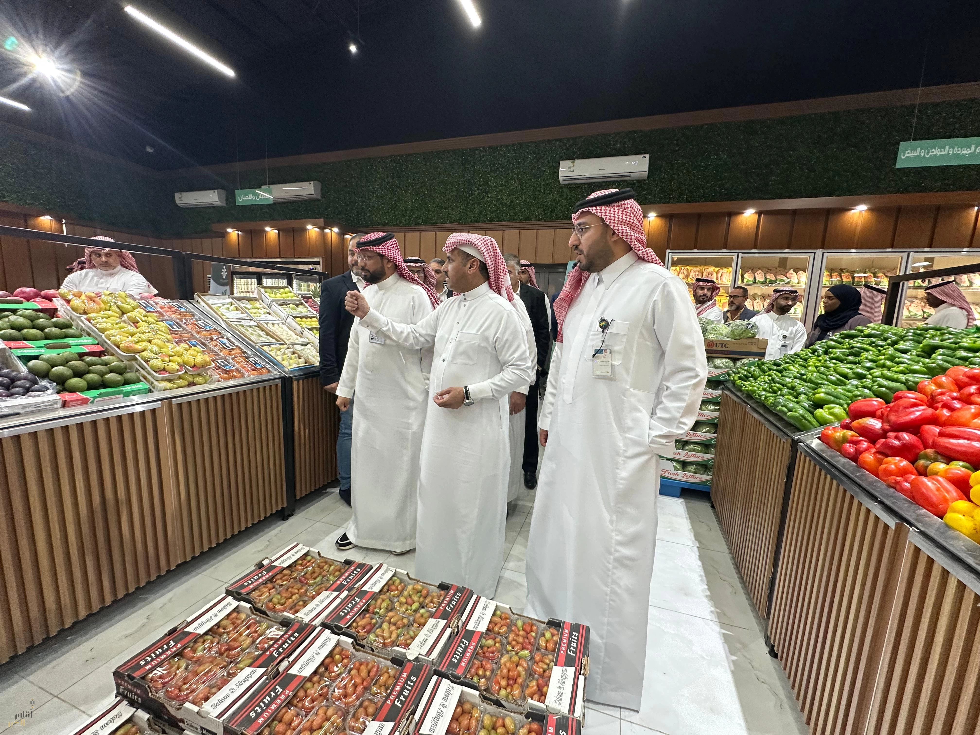 تعاونية الرؤية تدشن أول مركز تسويق زراعي متكامل بحضور قيادات وزارية