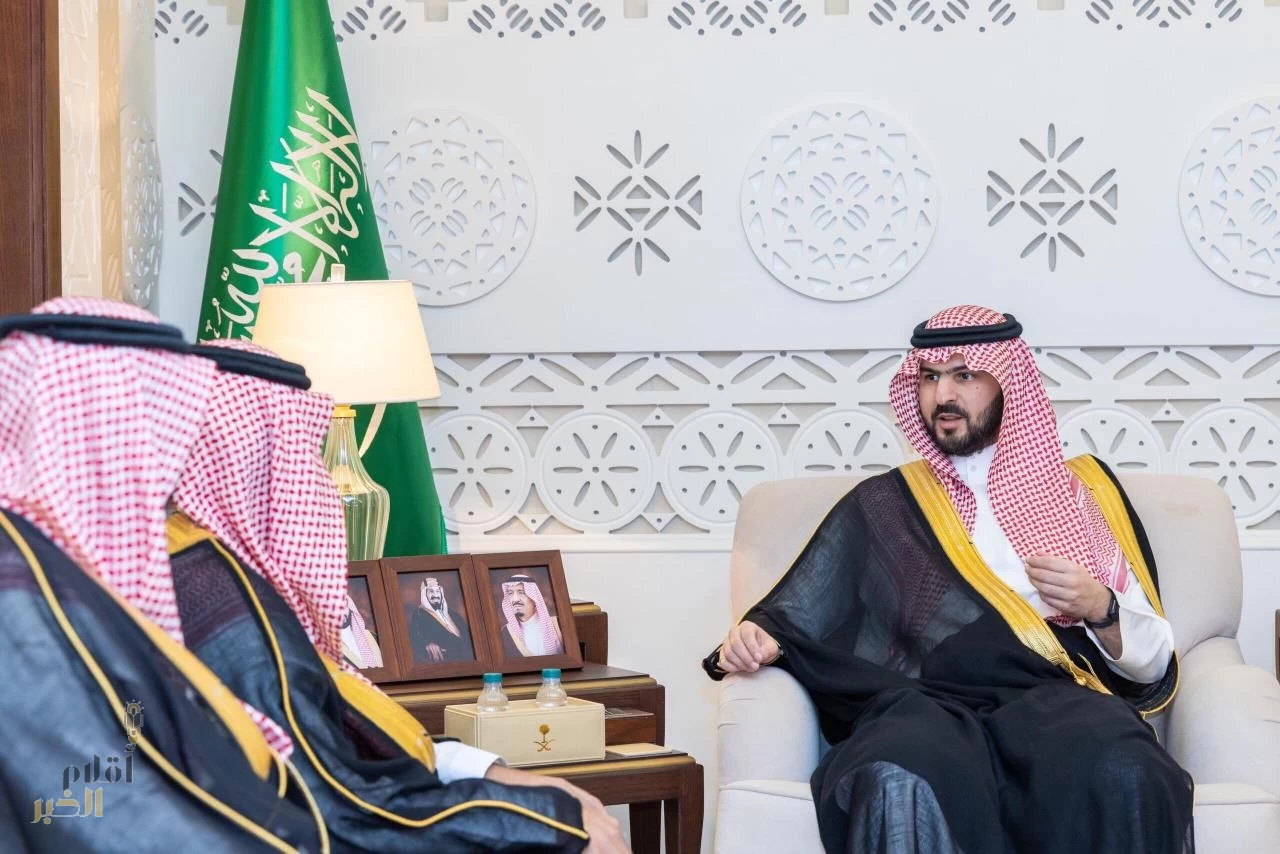نائب أمير الشرقية يطلع على جهود هيئة محمية الملك عبد العزيز الملكية لتعزيز استدامة الموارد الطبيعية