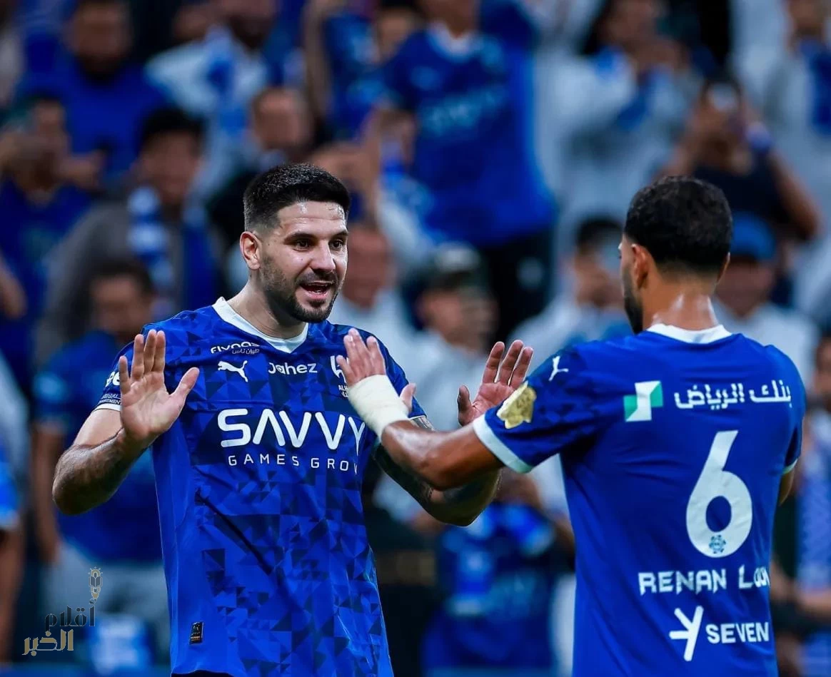 الهلال يستعيد الصدارة بثلاثية الاتفاق 