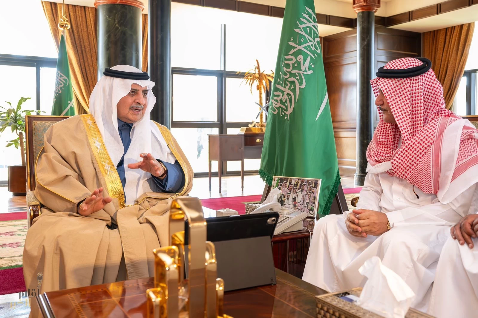 أمير تبوك يدشن الموقع الإلكتروني للإمارة بهويته الجديدة ويطلق عدد من الخدمات الإلكترونية