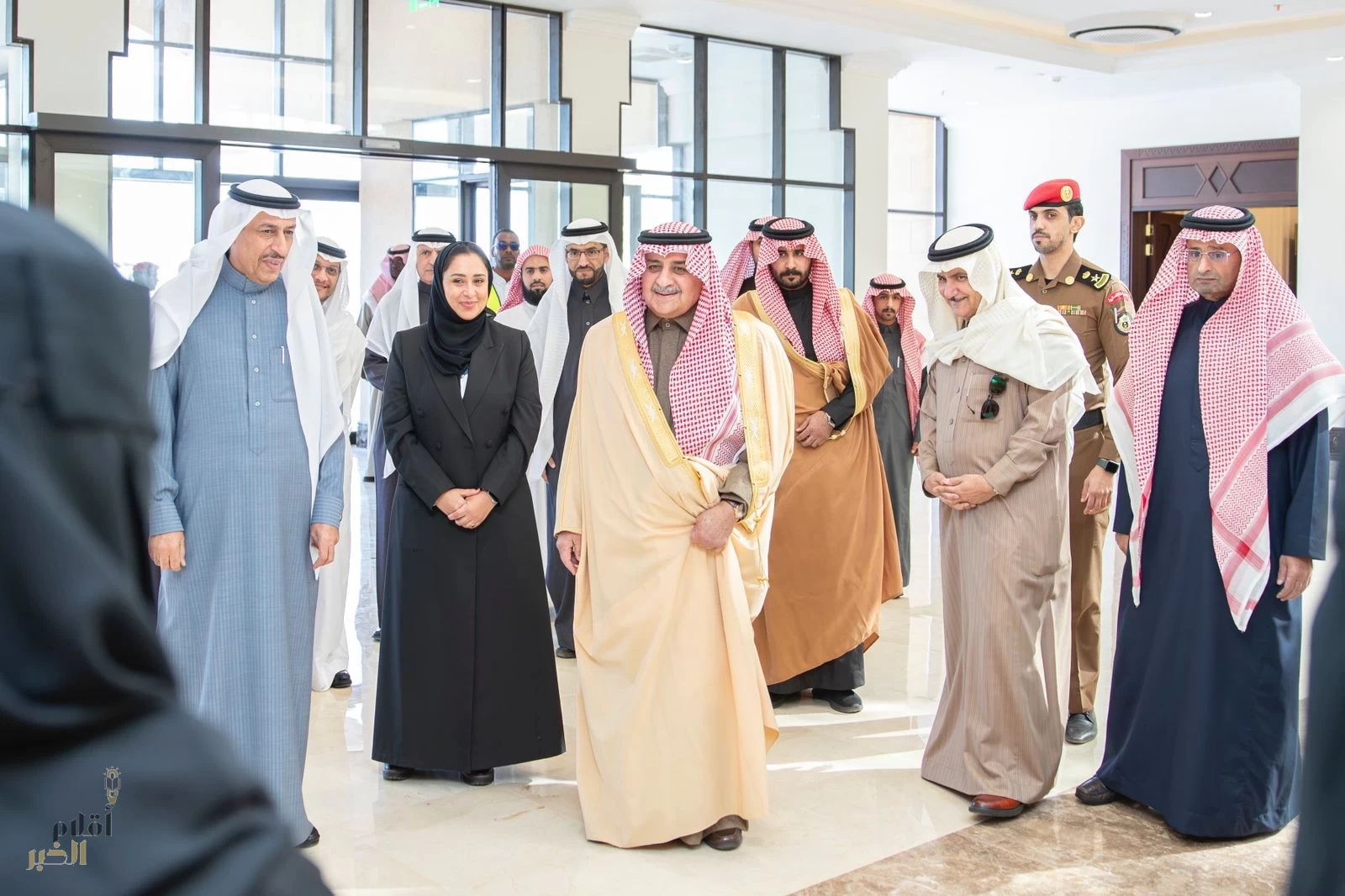 أمير تبوك يقف على المراحل النهائية لمشروع مبنى مجلس المنطقة وقاعة المؤتمرات