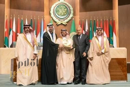 ضمن حفل جائزة التميز الحكومي العربي وزارة الموارد البشريّة والتنميّة الاجتماعيّة أفضل وزارة عربيّة لعام 2024م