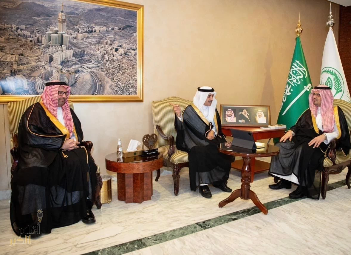 تَكرِيم جامعة أم القرى "بجائزة أفضل تجربة تعليميّة "ونائب أمير مكة يُثمَّن ما حقَّقتْه من إِنجَاز