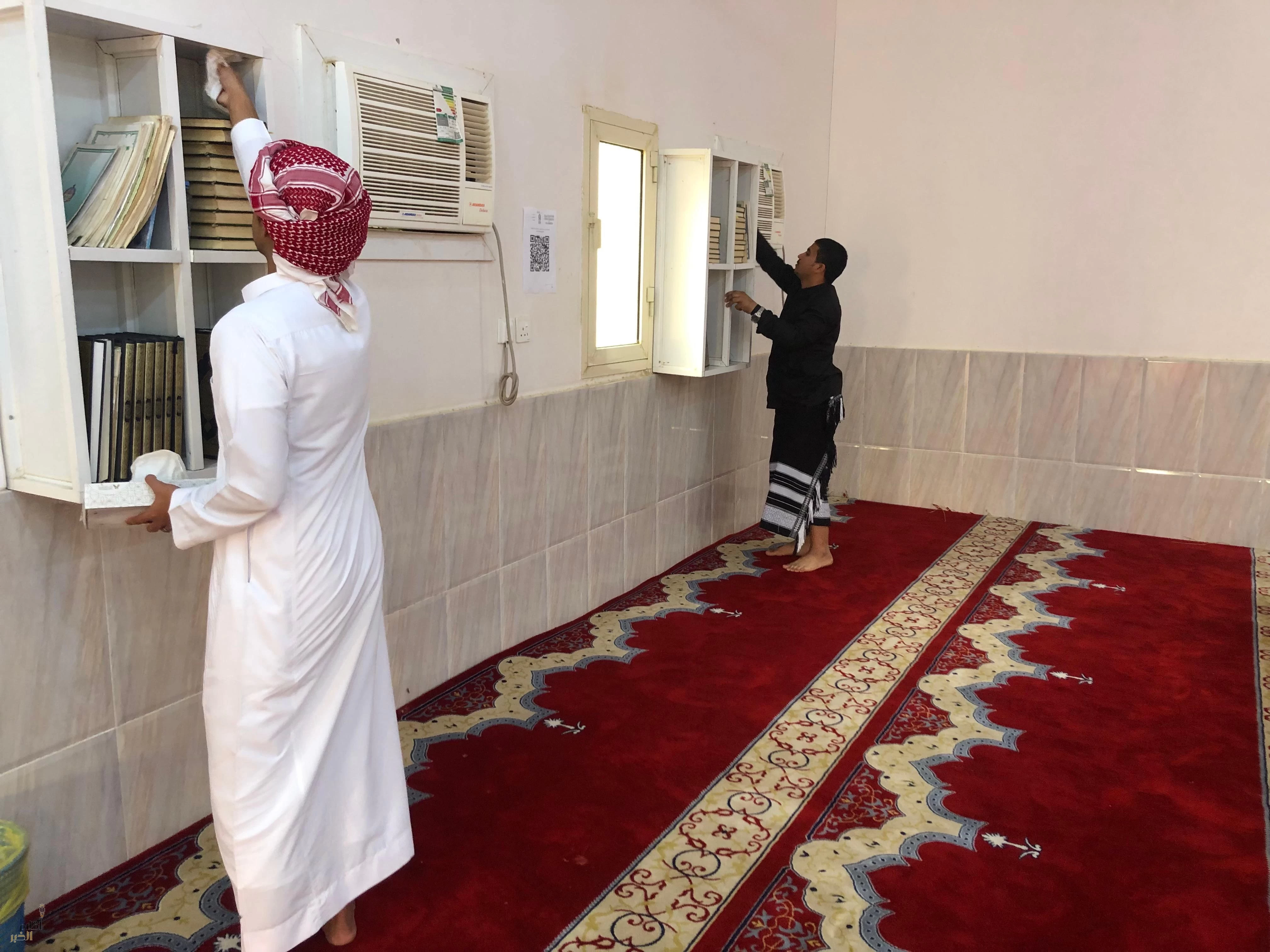  الشؤون الإسلامية بجازان تنفذ مبادرات تطوعية لخدمة بيوت الله بمحافظة هروب 