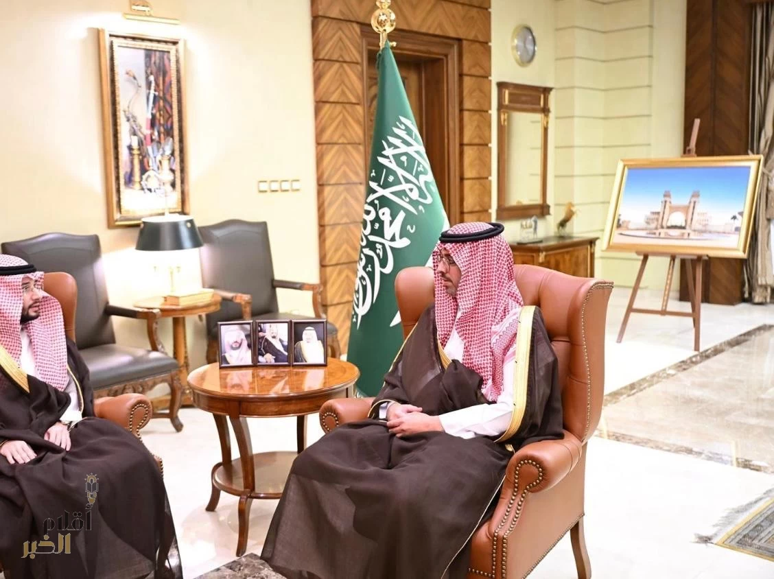 مُحَافِظ جدة يستقبل الأمين العام لوقف الملك عبد العزيز للعين العزيزيّة