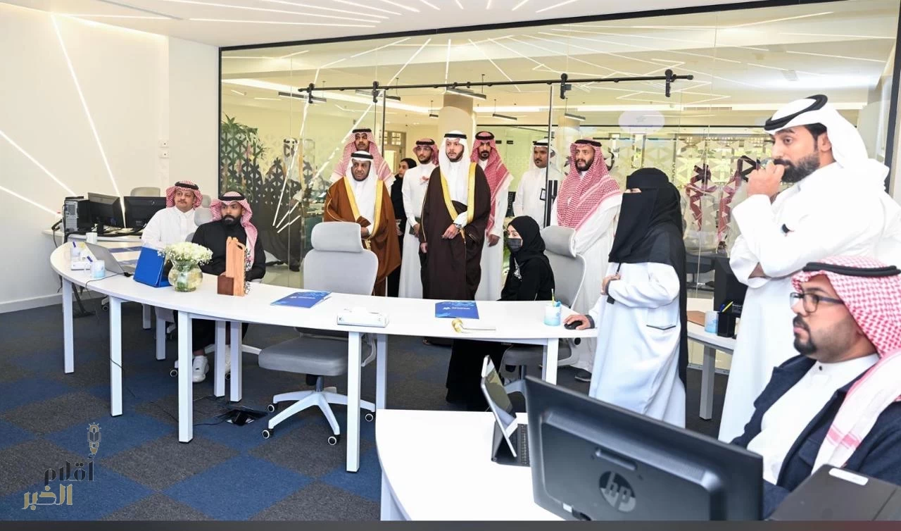 مُحَافِظ الطائف يطَّلعٌ على المشاريع التطويريّة لتخصصي الطائف