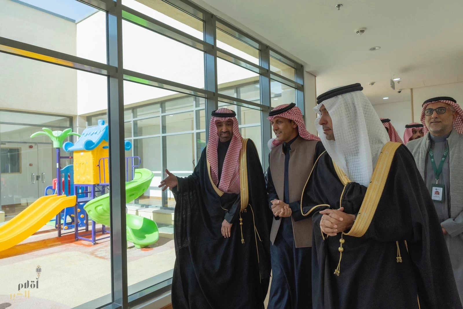 وزيرا البلديات والإسكان والموارد البشرية والتنمية الاجتماعية يزوران "خزام" ويطلعان على التجربة الرائدة في بناء مشاريع عمرانية تتمتع بمقومات جودة الحياة