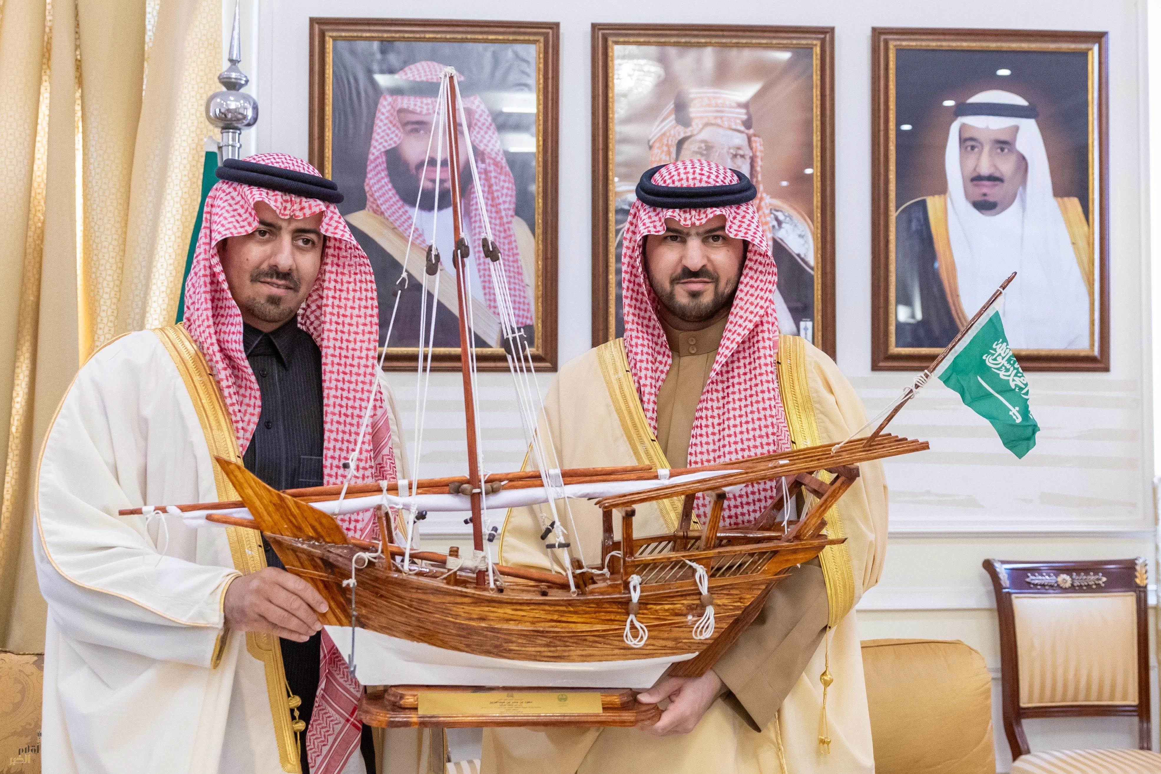 نائب أمير الشرقية يقيم مأدبة غداء لأهالي محافظة القطيف