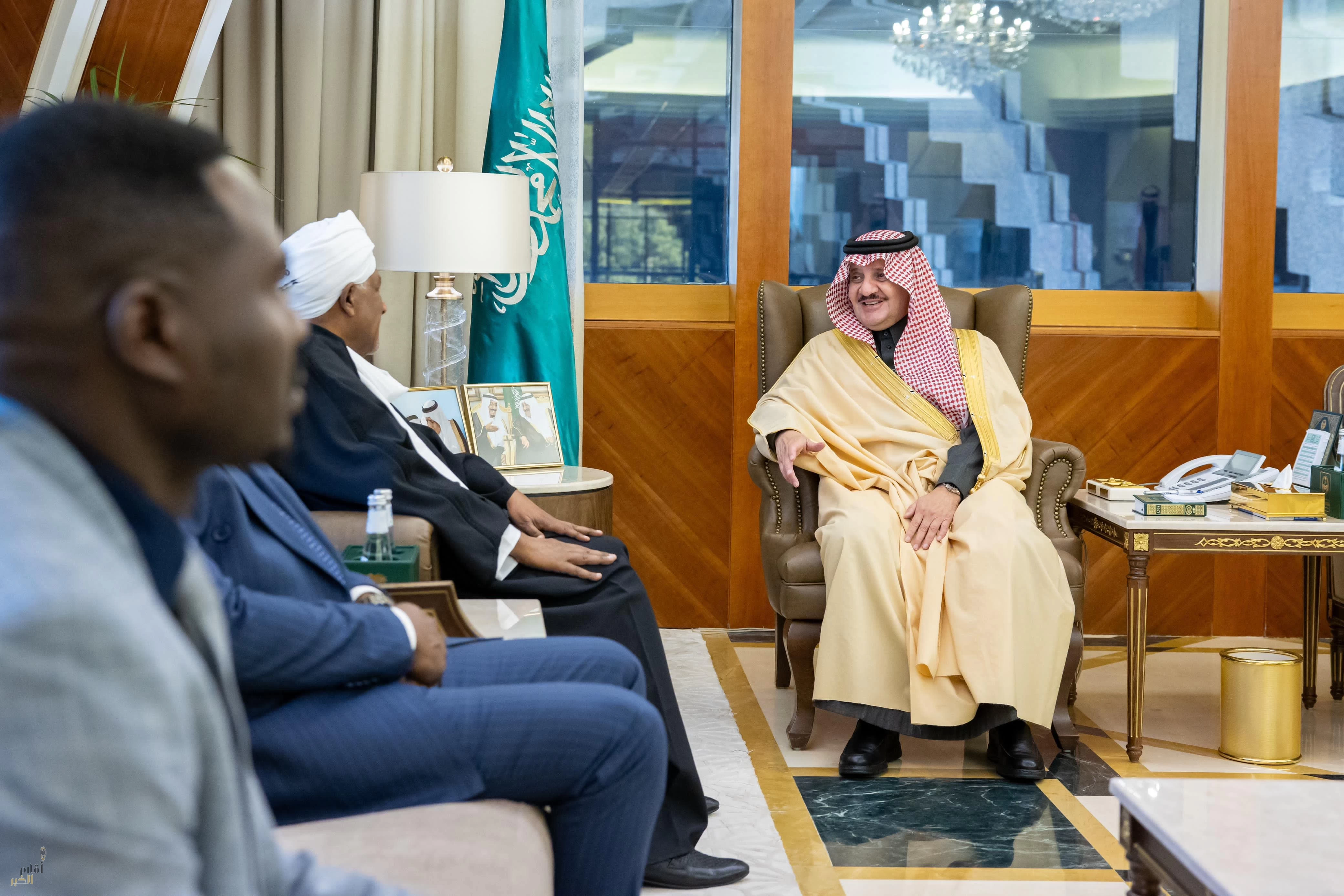 أمير الشرقية يستقبل سفير جمهورية السودان لدى المملكة
