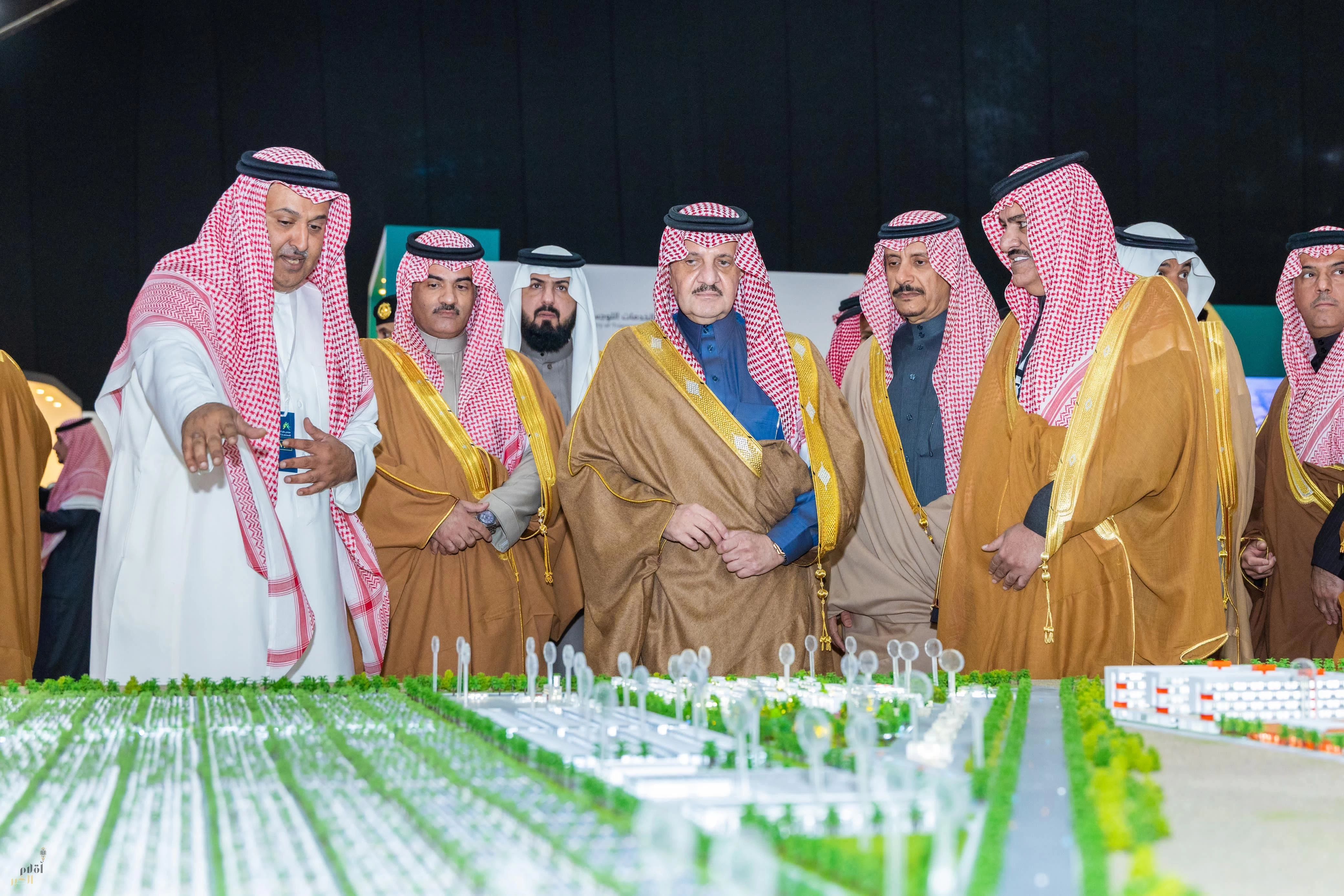 أمير المنطقة الشرقية يشهد توقيع اتفاقيات بقيمة ١٧ مليار ريال في منتدى حفر الباطن للاستثمار