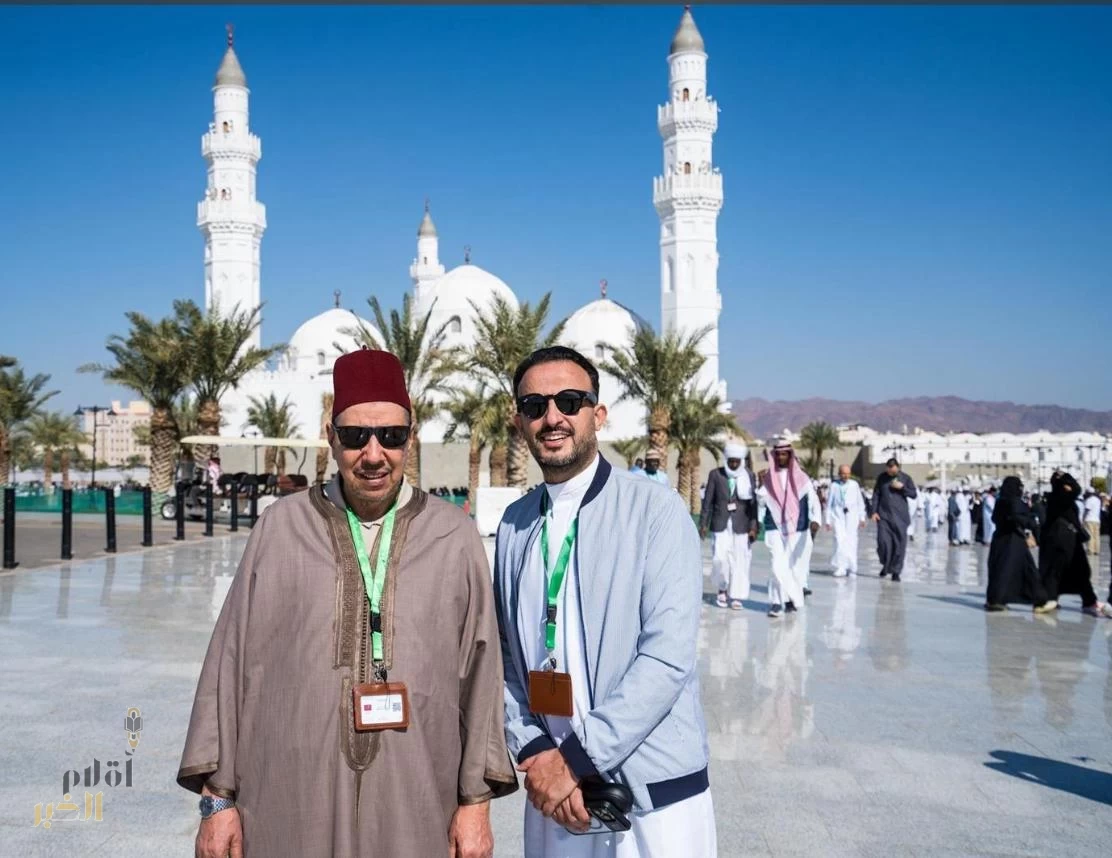 ضيوف برنامج خادم الحرمين الشريفين يزورون المعالم التاريخيّة والأماكن الدينيّة بالمدينة المنورة