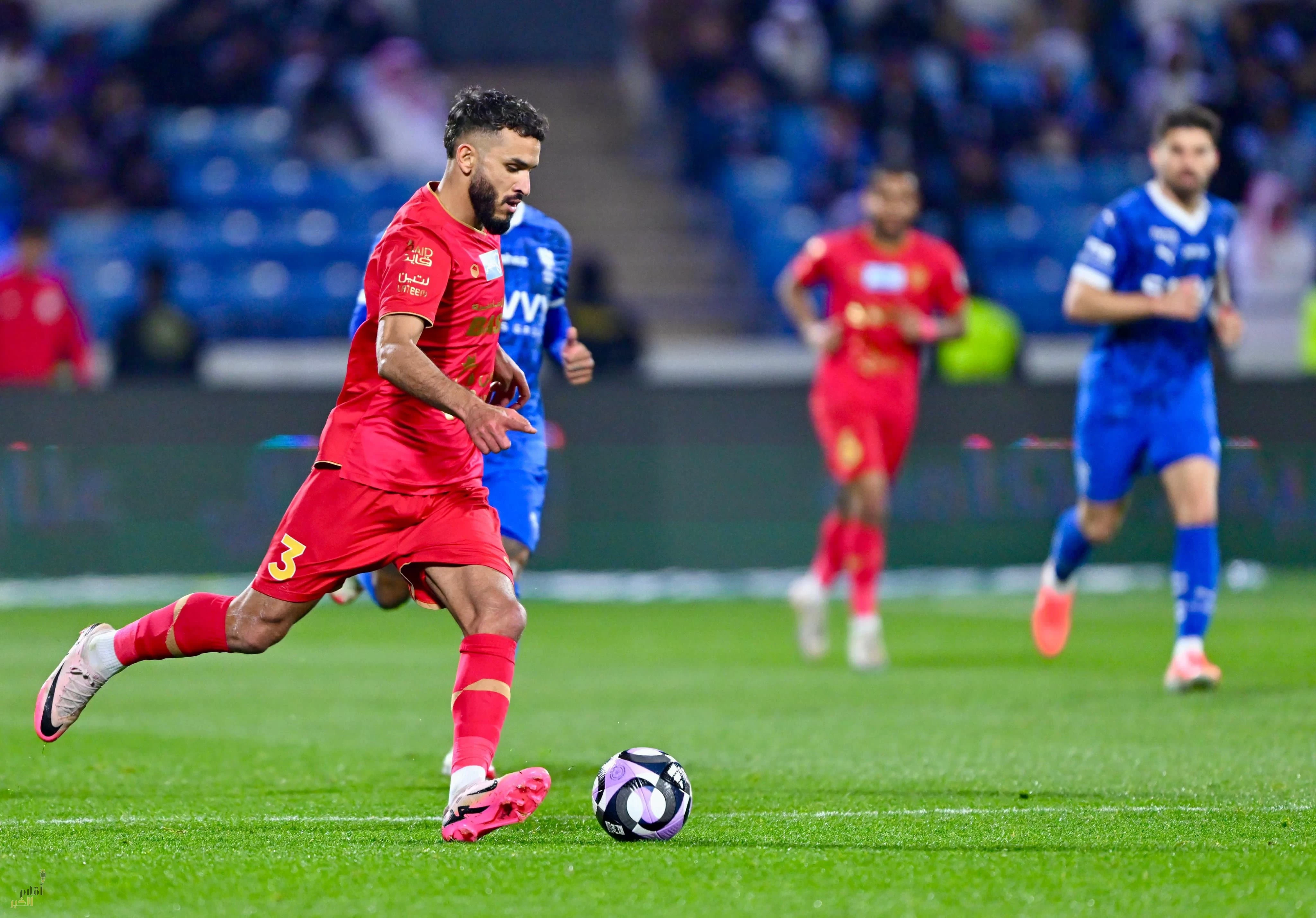 ضمك يفرض التعادل على الهلال ويهدي الصدارة للاتحاد
