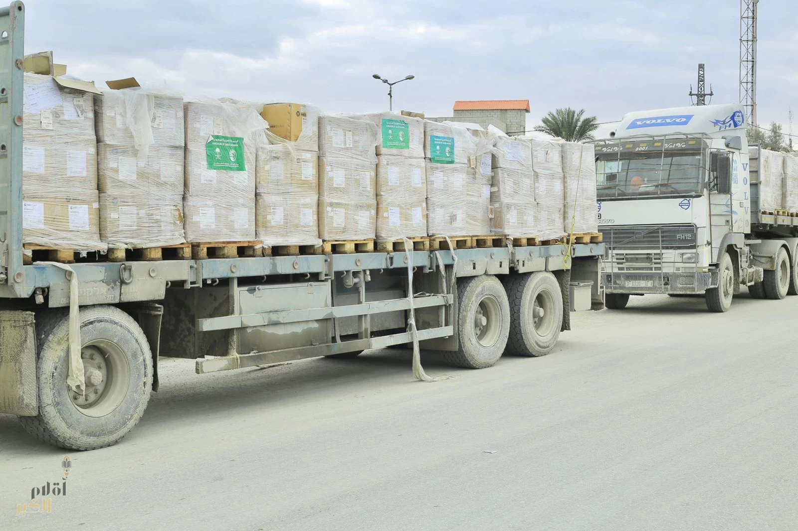 وصول قوافل إغاثية سعودية جديدة لدعم المستشفيات والمؤسسات الصحية في جنوب قطاع غزة