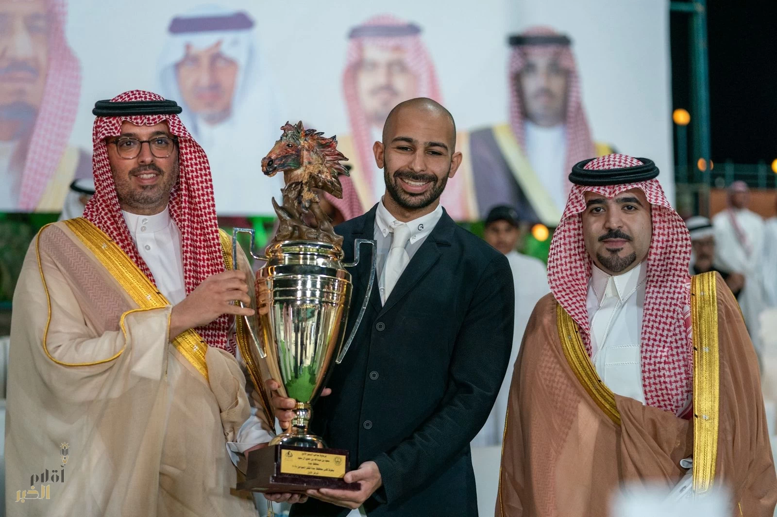 محافظ جدة يتوّج الفائزين بشوط كأس محافظة جدة لقفز الحواجز