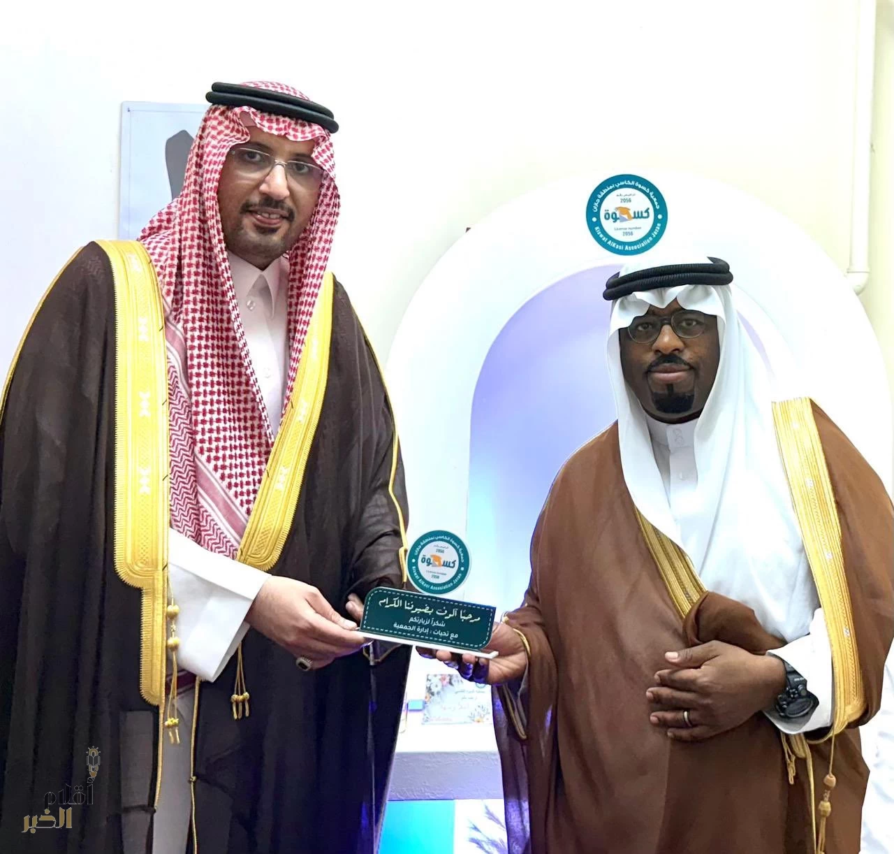 الأمير عبدالاله بن عبدالرحمن يزور جمعية كسوة الكاسي بجازان ويتسلم العضوية الشرفية