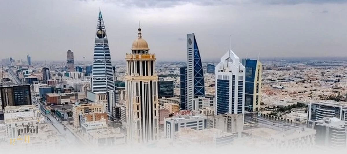 "أمانه الرياض" تُعزَّز جاهزيتها الميدانيّة لمواجهة الأمطار بأكثر من 6500 عنصر بشري 1800 معدة