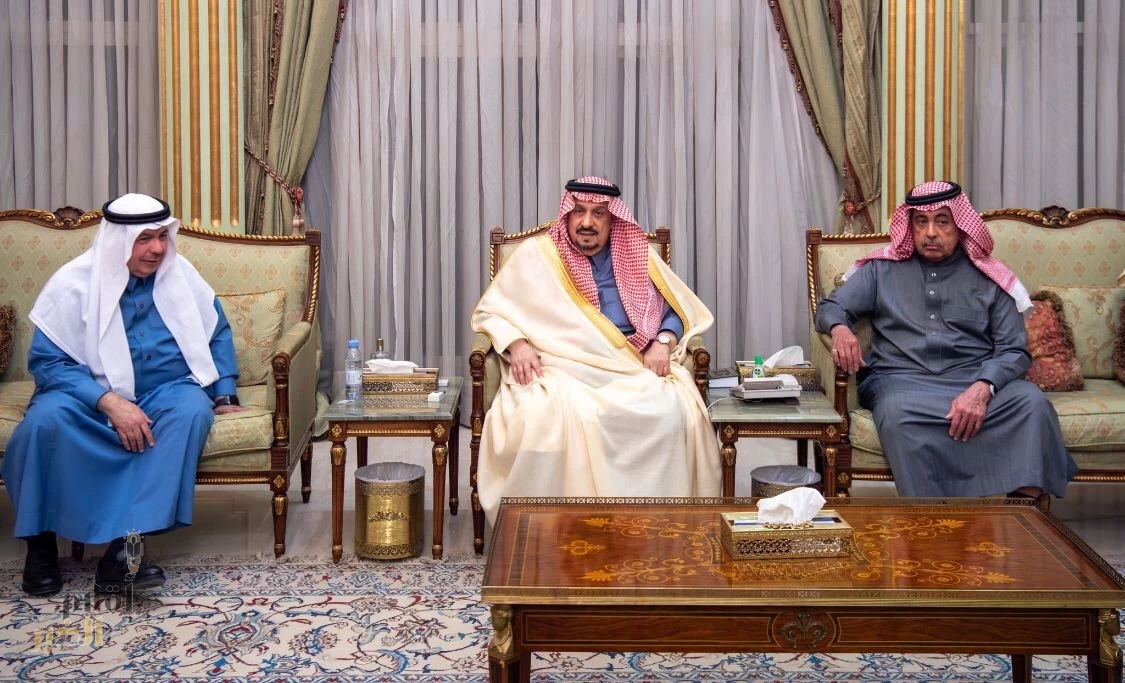 أمير منطقة الرياض يعزي في وفاة الأميرة العنود بنت محمد بن عبدالعزيز