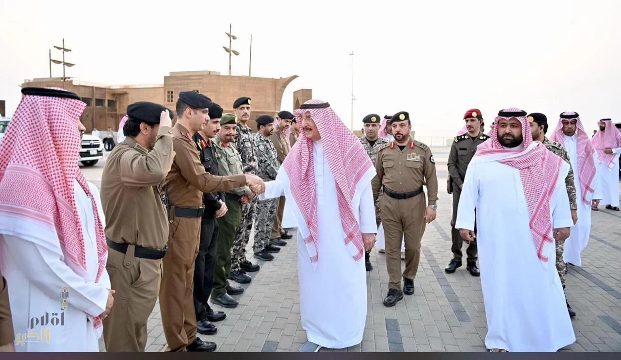 أمير منطقة جازان يشارك رجال الأمن إفطارهم الرمضاني