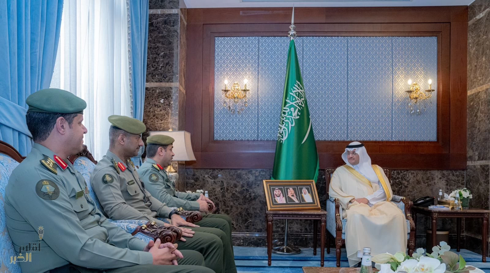 محافظ الأحساء يستقبل مدير جوازات الشرقية