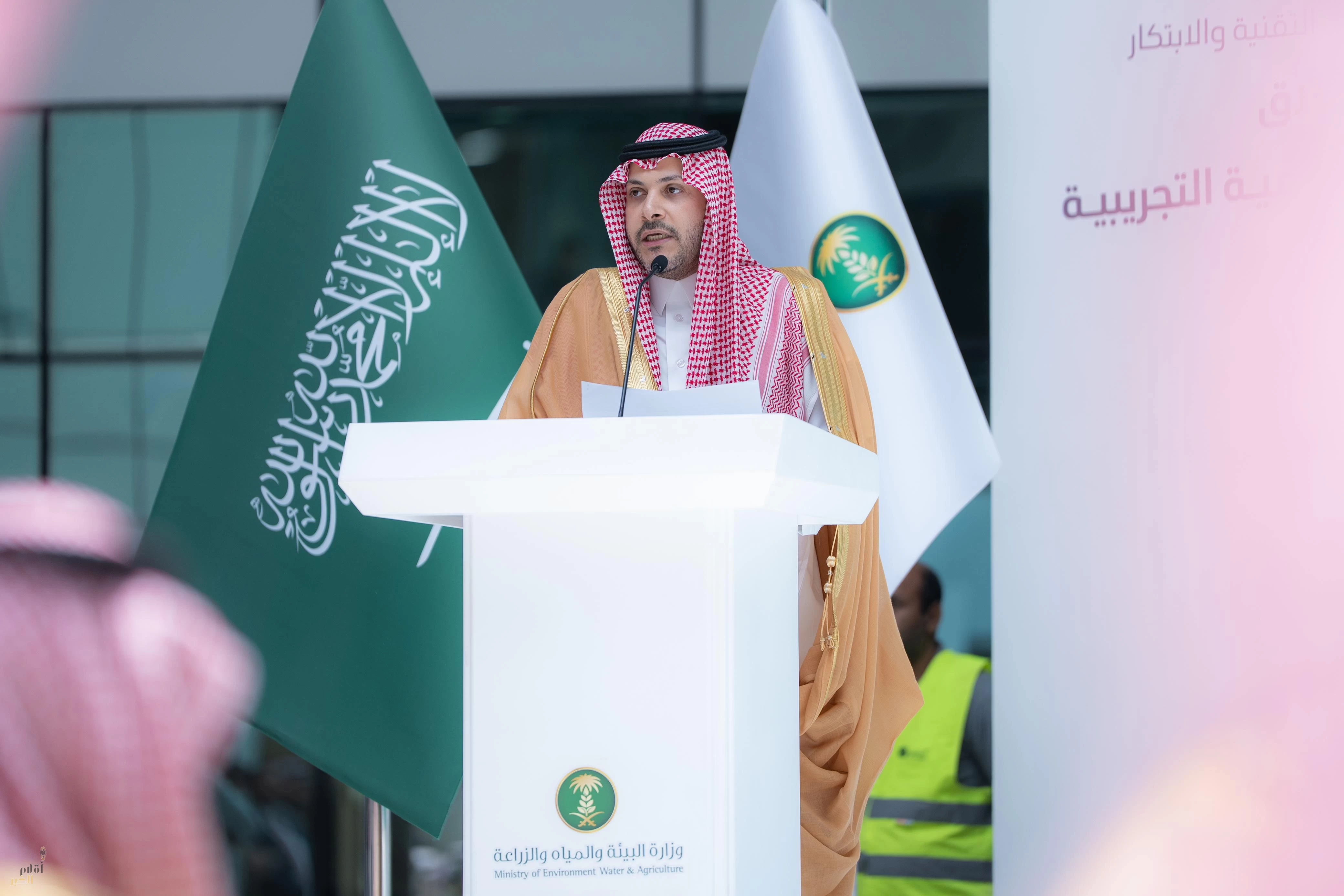 وزير "البيئة" يُدشّن برنامج "البيئة التنظيمية التجريبية" لتعزيز الابتكار وتمكين الحلول التقنية في قطاعات المنظومة