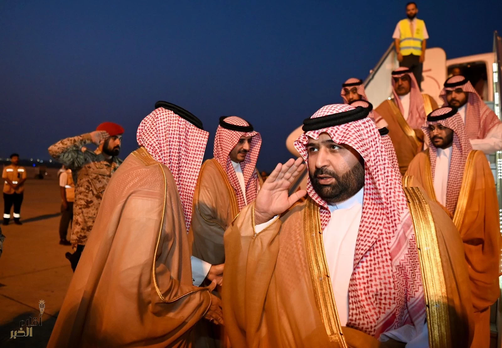 الأمير محمد بن عبدالعزيز يصل إلى جازان بعد تعيينه أميرًا للمنطقة
