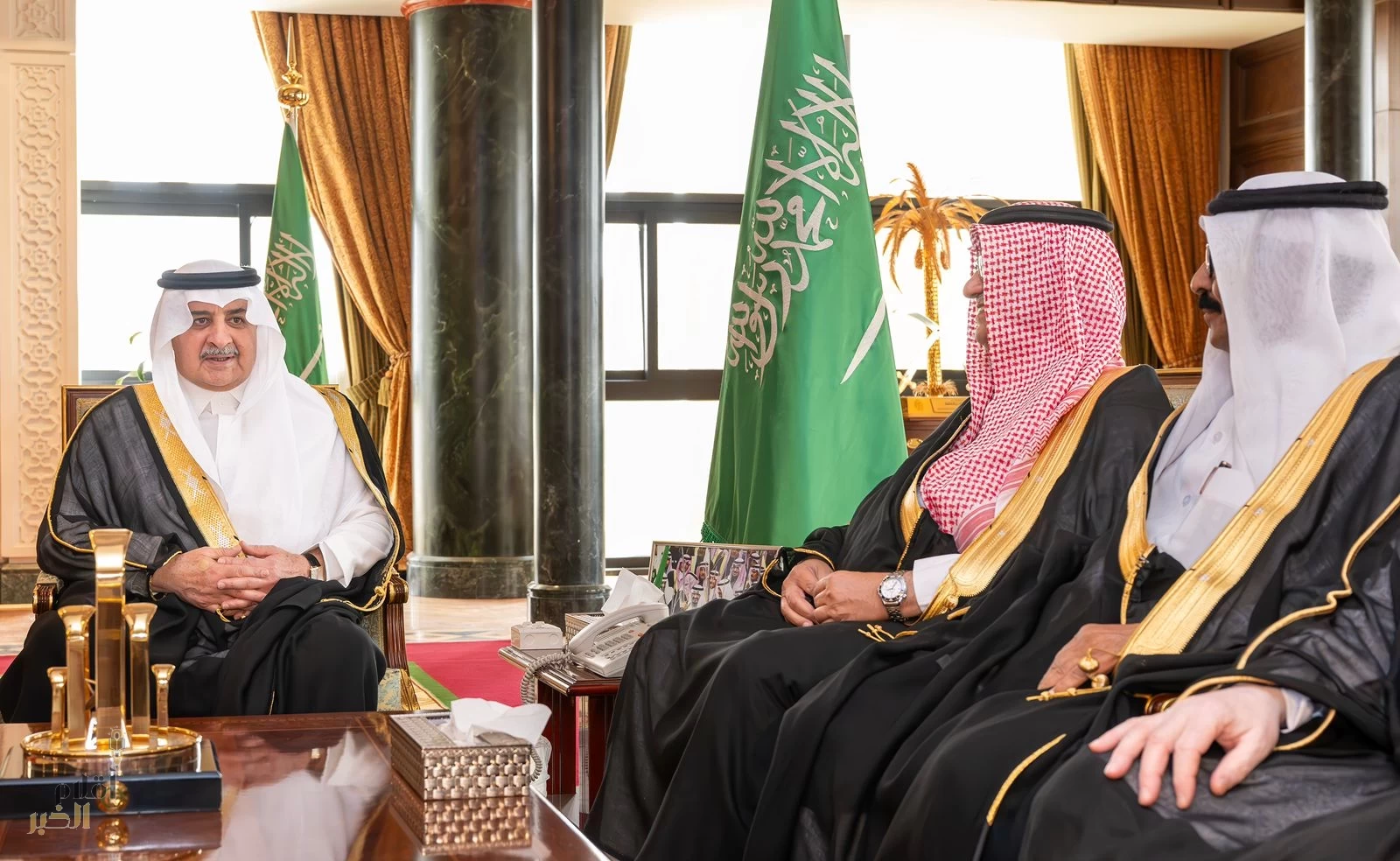 أمير منطقة تبوك يستقبل نائب رئيس وأعضاء مجلس الجمعيات التعاونية بالمملكة