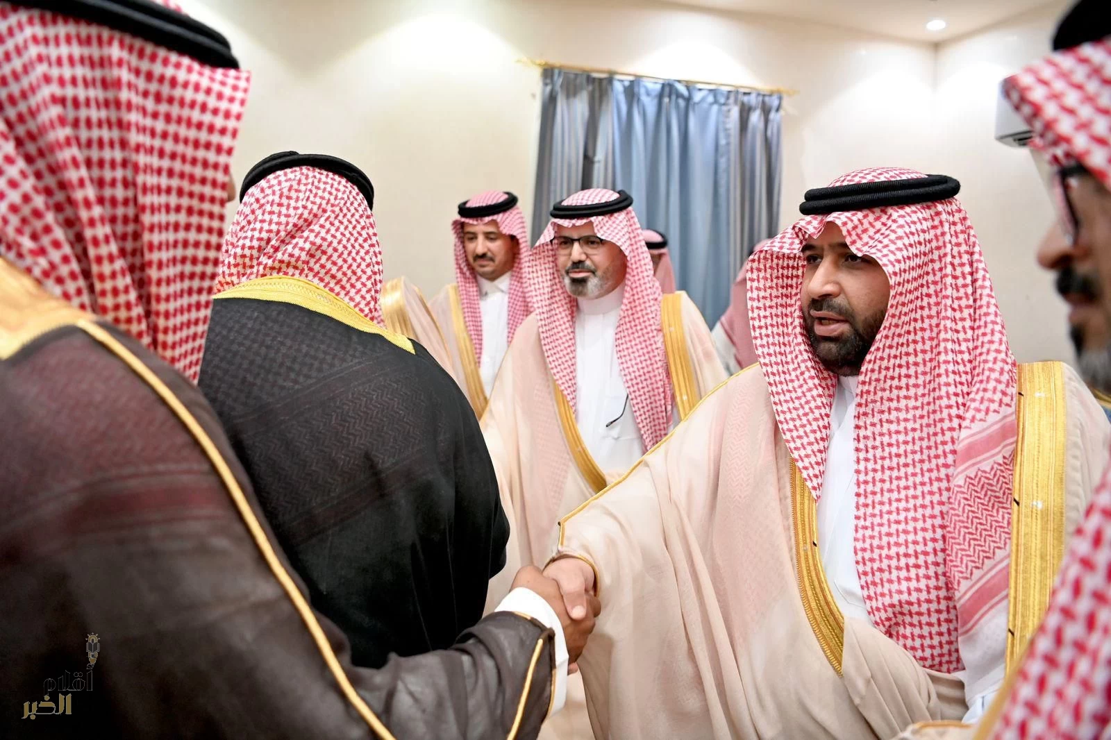 أمير منطقة جازان يلتقي مشايخ وأهالي محافظة الحُرَّثْ