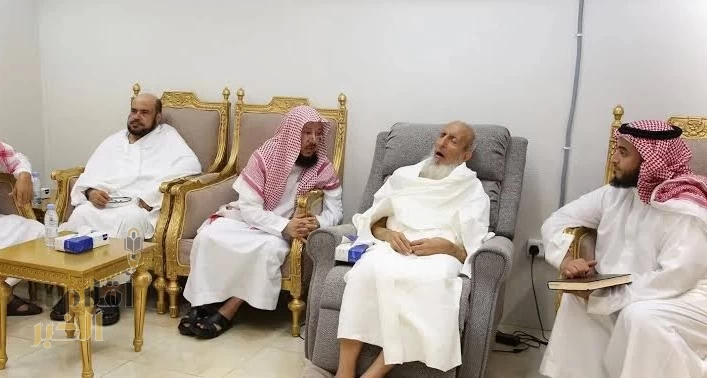 المفتي العام للمملكة يستقبل المستفتين بمنى
