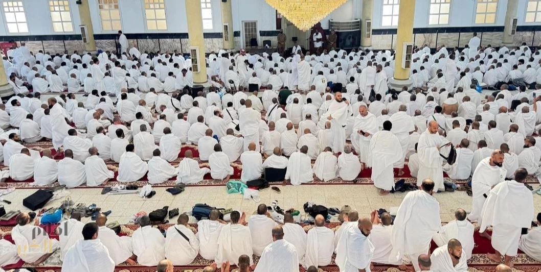 مسجد الخيف يحتضن آلاف الحجاج في يوم التروية وسط أجواء إيمانية وخدمات متطورة