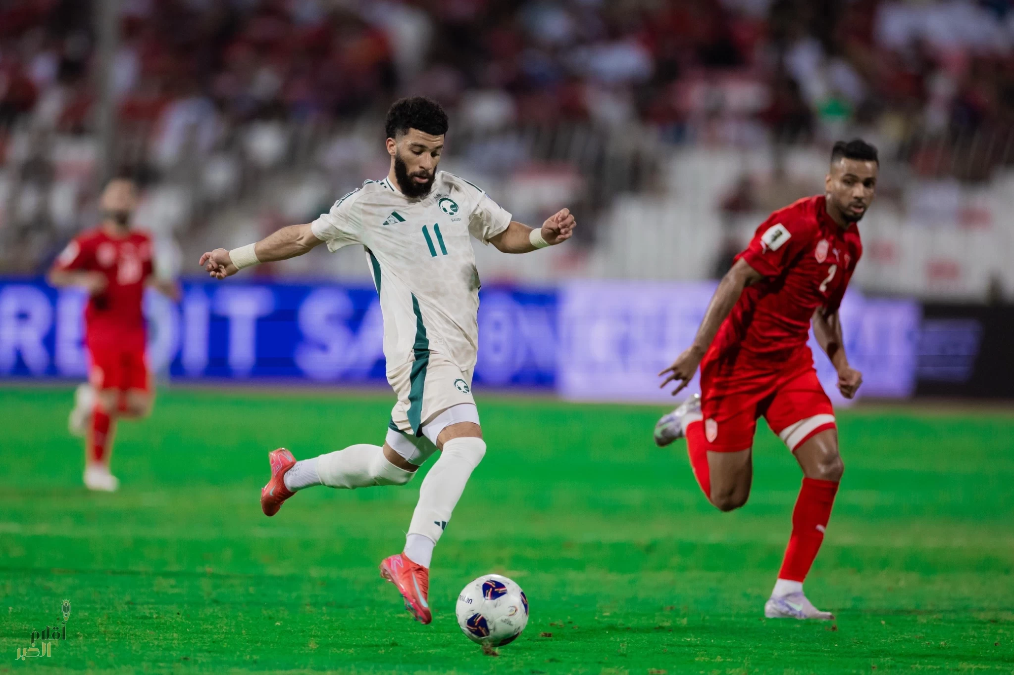 الأخضر يضرب البحرين بثنائية.. ويُبقي على حلم التأهل عبر الملحق
