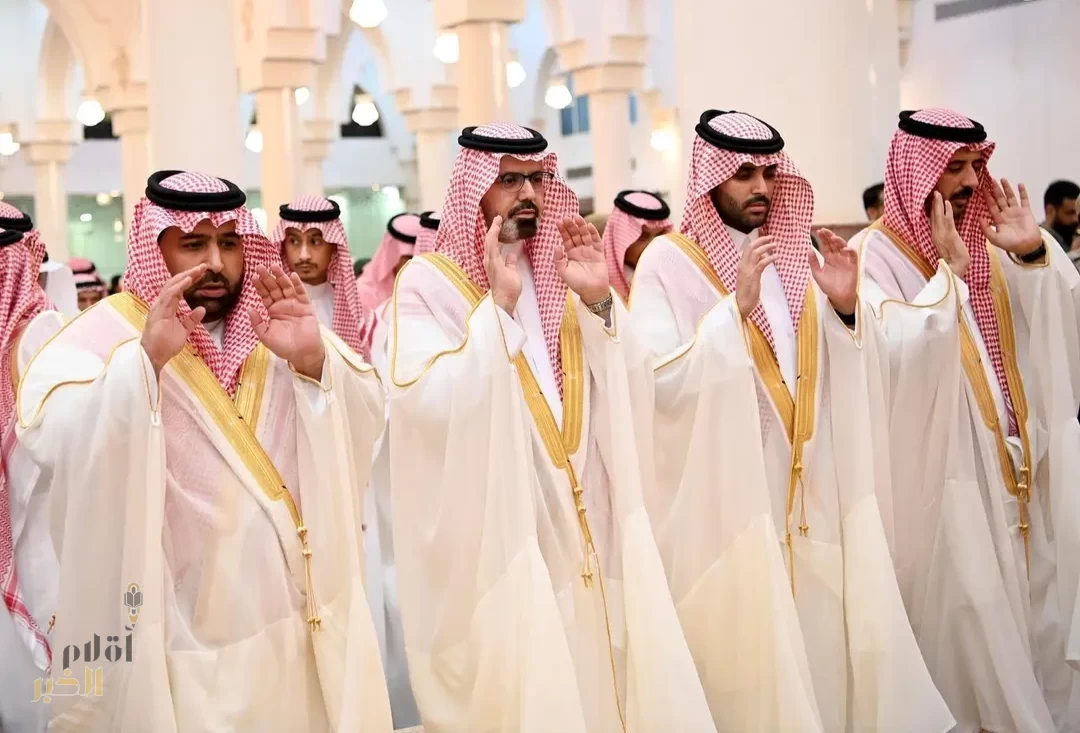 أمير منطقة جازان ونائبه يؤديان صلاة عيد الأضحى