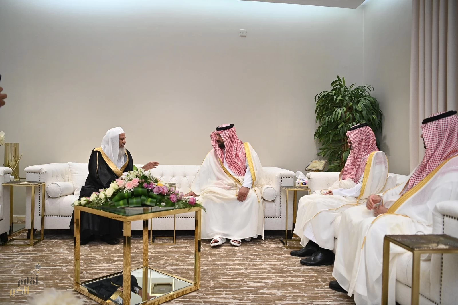 أمير منطقة جازان يعايد الشيخ العامري