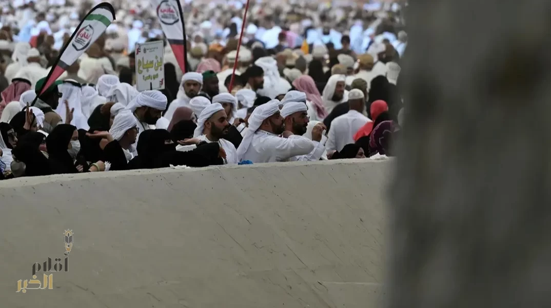 حجاج بيت الله الحرام يكملون رمي الجمرات الثلاث في أول أيام التشريق