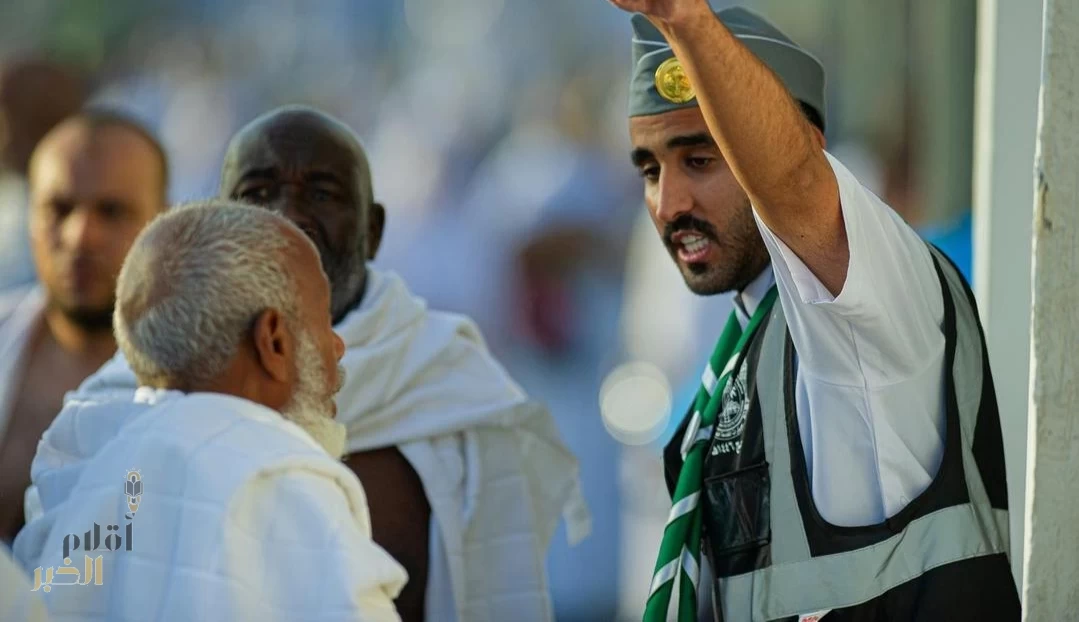 "الكشافة" يواصلون إرشاد الحجاج التائهين في مشعر منى