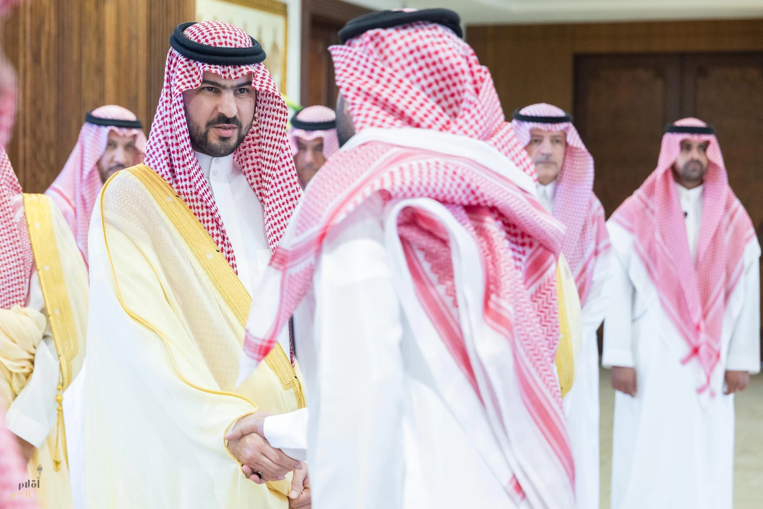 أمير المنطقة الشرقية يستقبل منسوبي الإمارة المهنئين بعيد الأضحى المبارك بحضور سمو نائبه