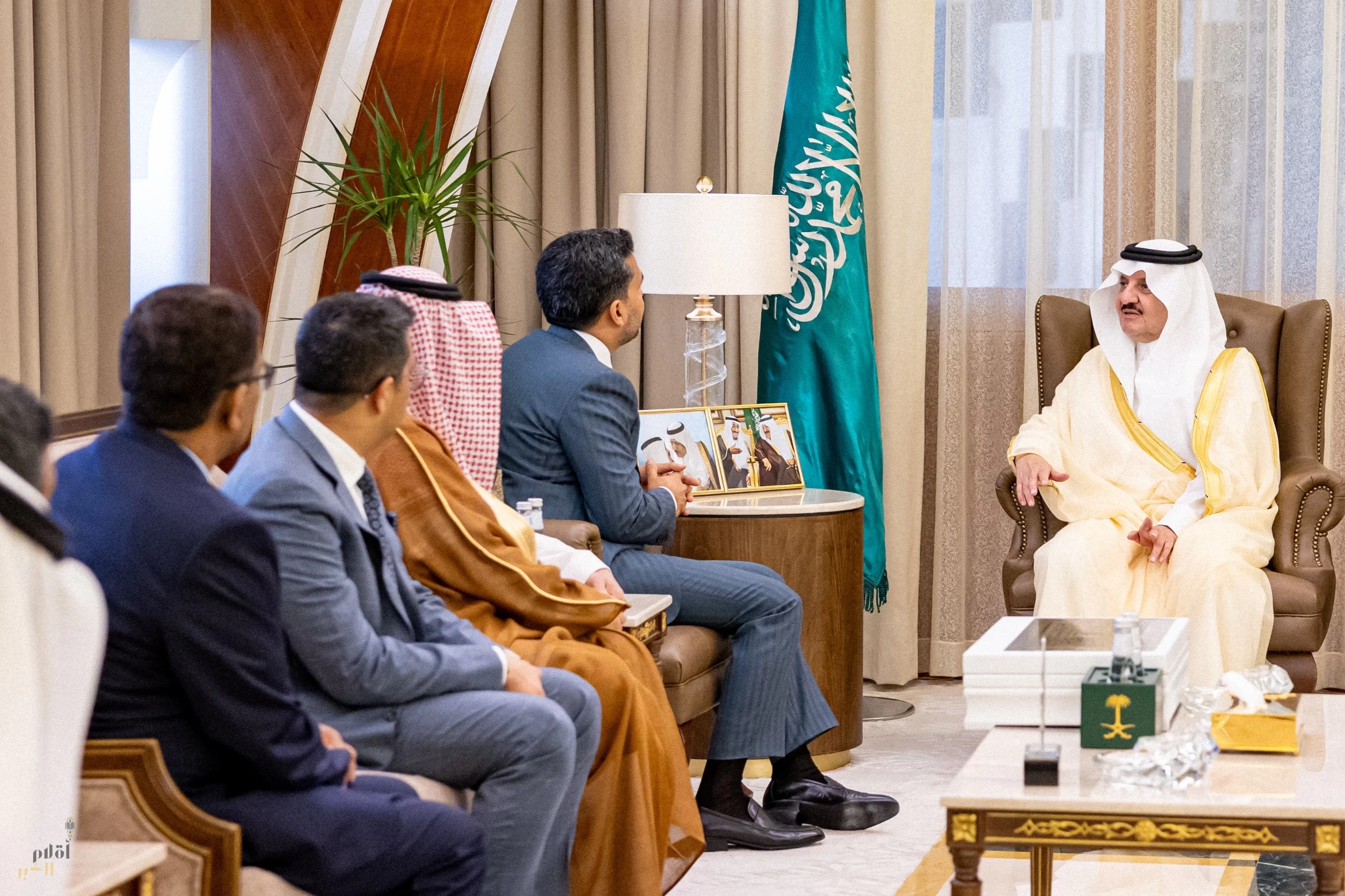 أمير المنطقة الشرقية يستقبل مسؤولي مجموعة برجيل الطبية