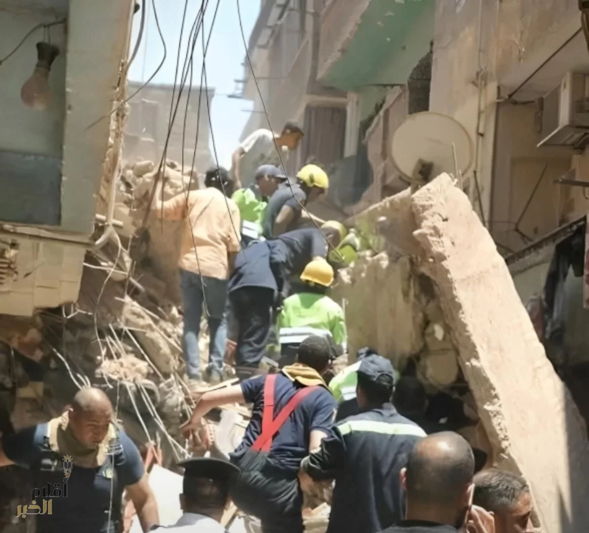 انتشال ناجين و3 وفيات في انهيار عقارين بحدائق القبة بـ "مصر" .. والحماية المدنية تواصل عمليات البحث