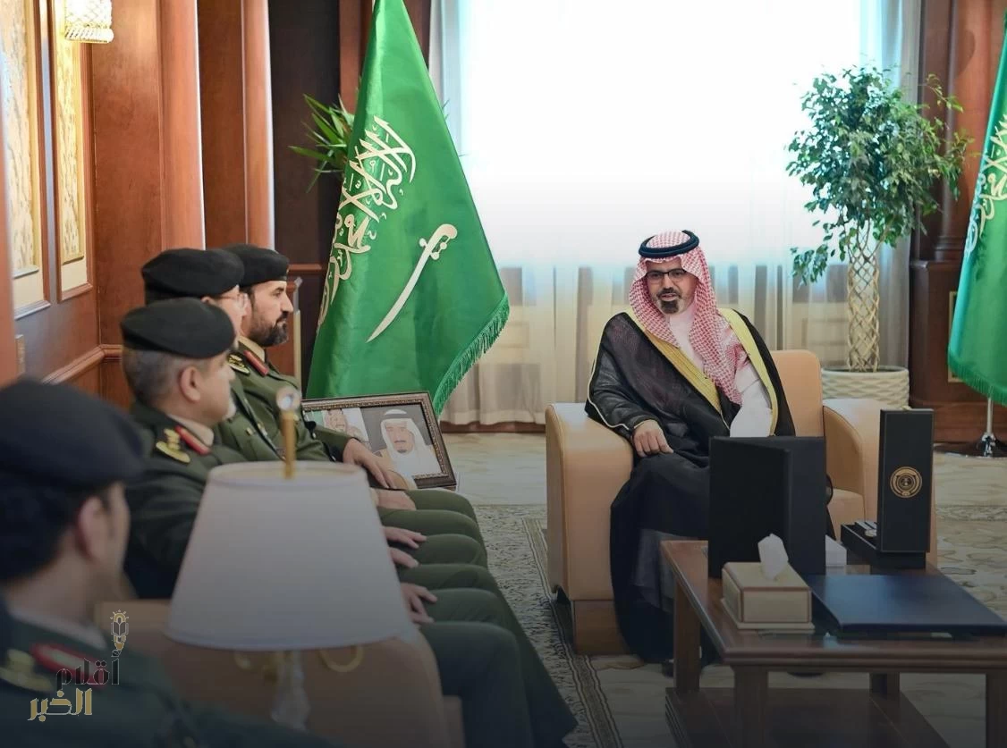 نائب أمير منطقة جازان يتسلّم التقرير السنوي لسجون جازان للعام 2024م