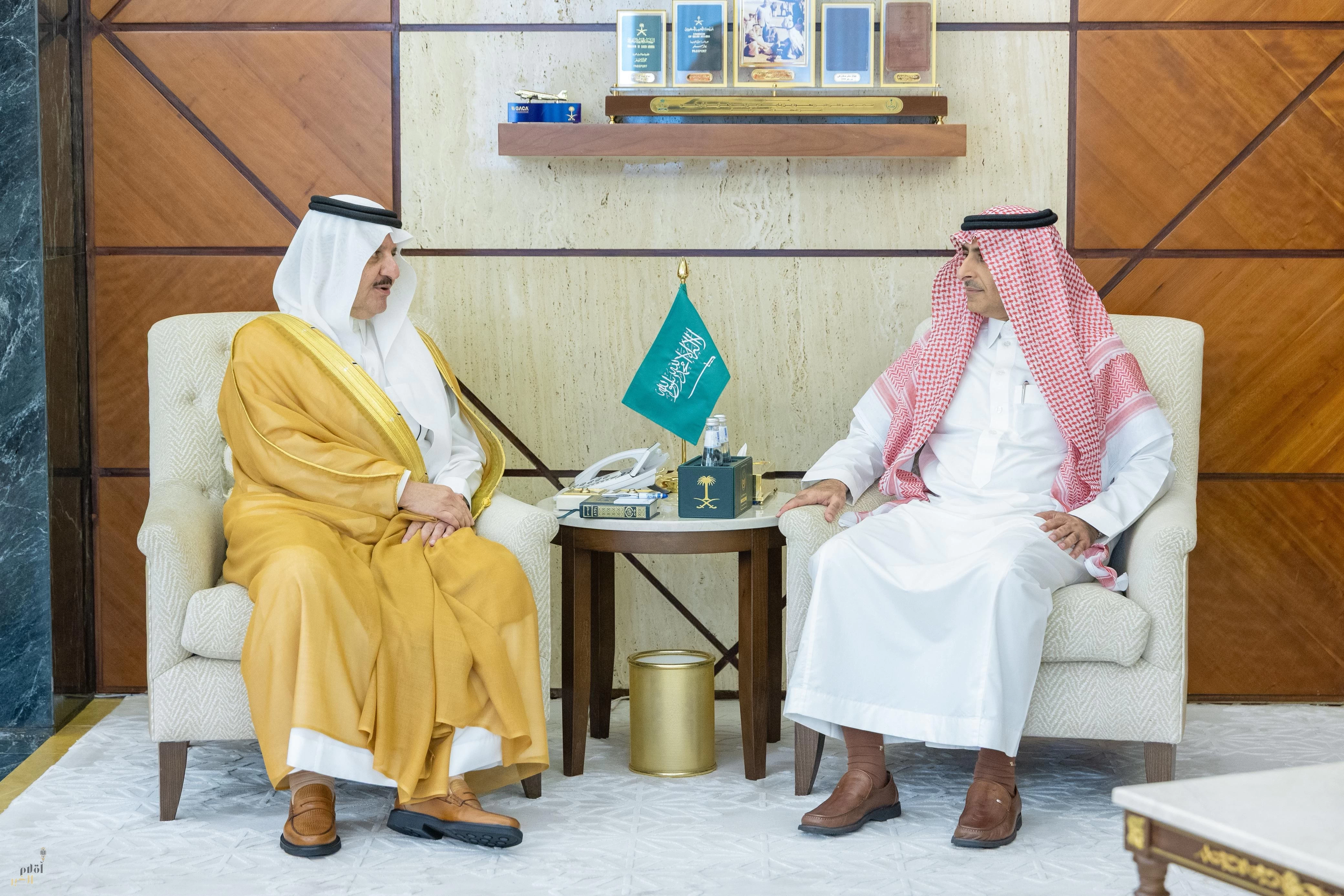 أمير الشرقية يكرم فريق كفاءة الطاقة بالإمارة