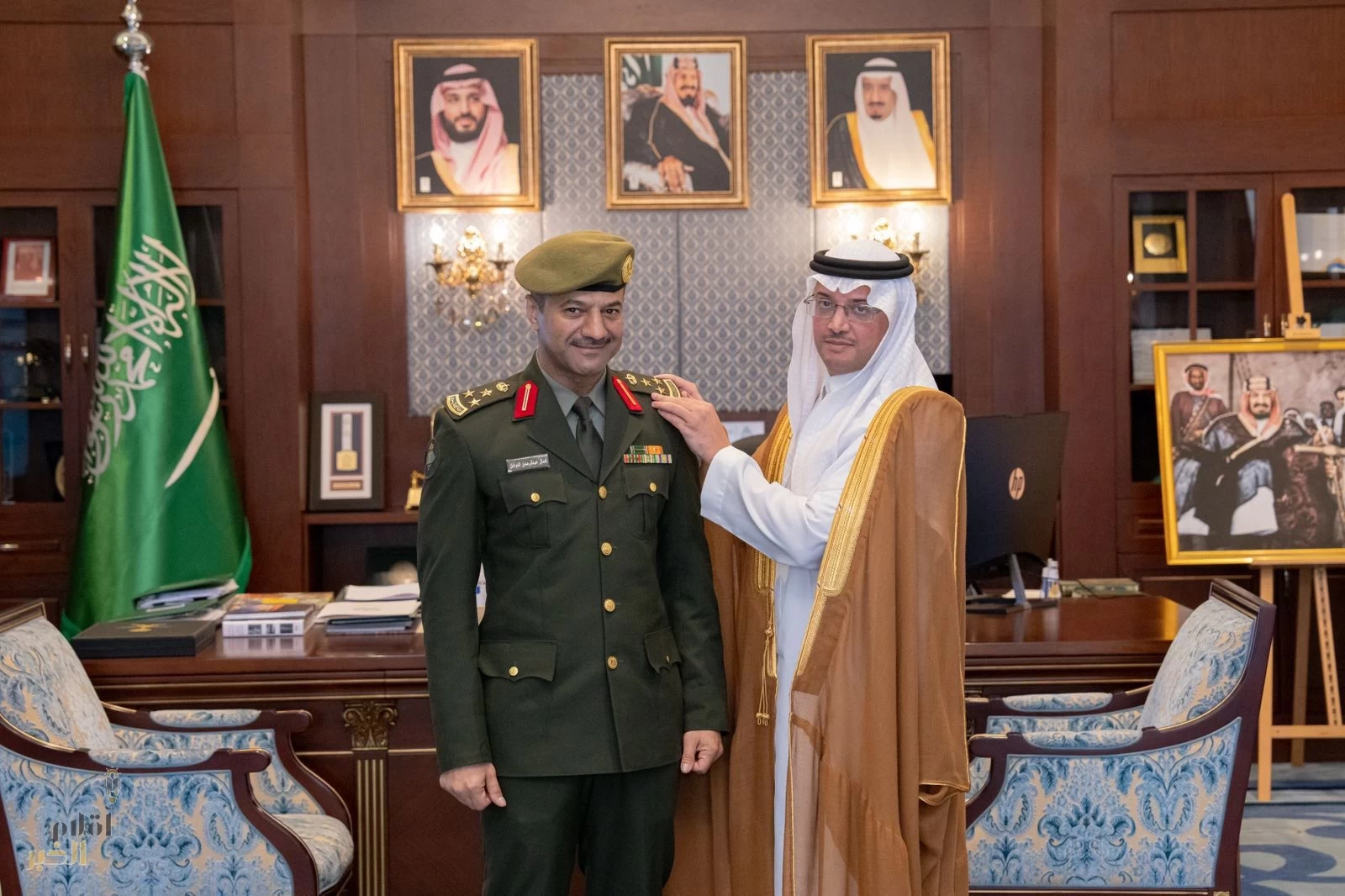 محافظ الأحساء يقلّد مديري جوازات المحافظة رتبهم الجديدة