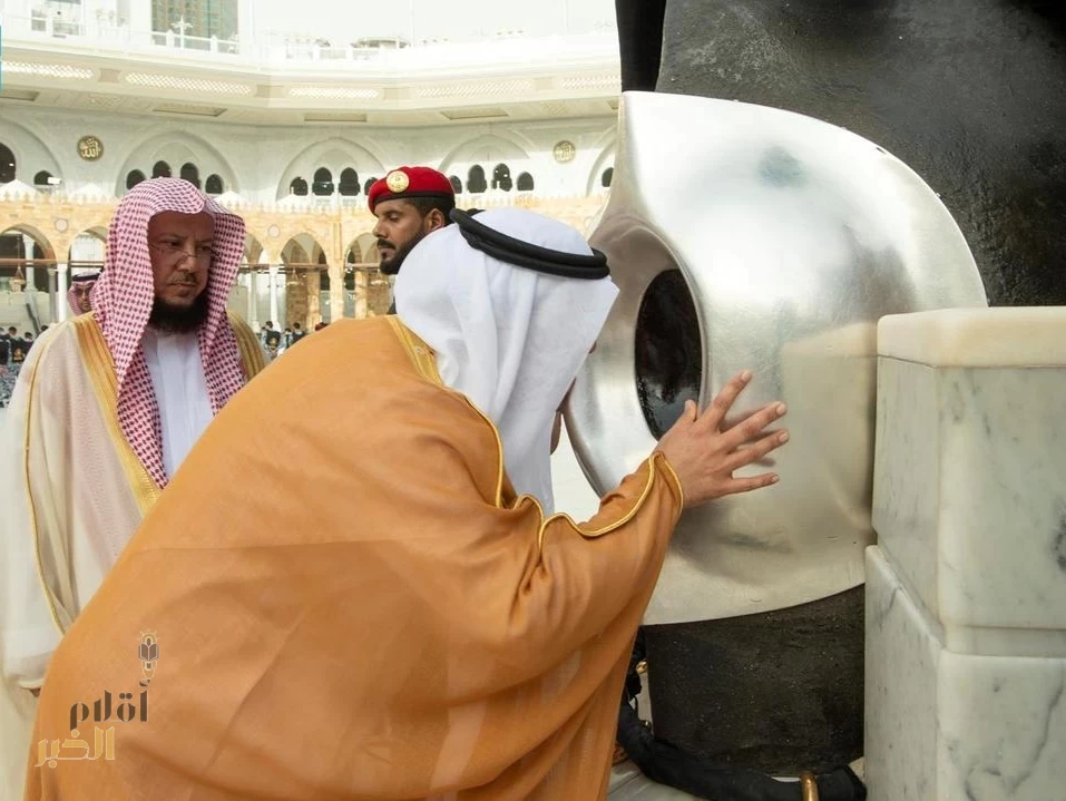 نائب أمير منطقة مكة المكرمة يتشرف بغسل الكعبة المشرفة