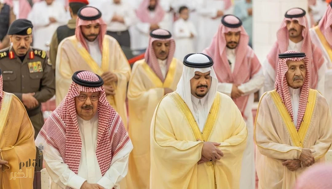نائب أمير منطقة الرياض يؤدي صلاة الميت على صاحب السمو الملكي الأمير الوليد بن خالد بن طلال بن عبدالعزيز
