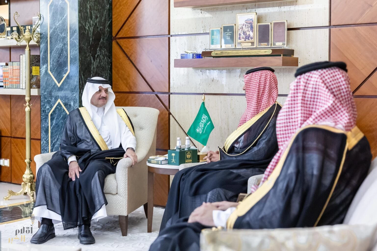 أمير المنطقة الشرقية يستقبل مدير عام الفروع بالهيئة العامة للنقل ويؤكد دعم القطاع