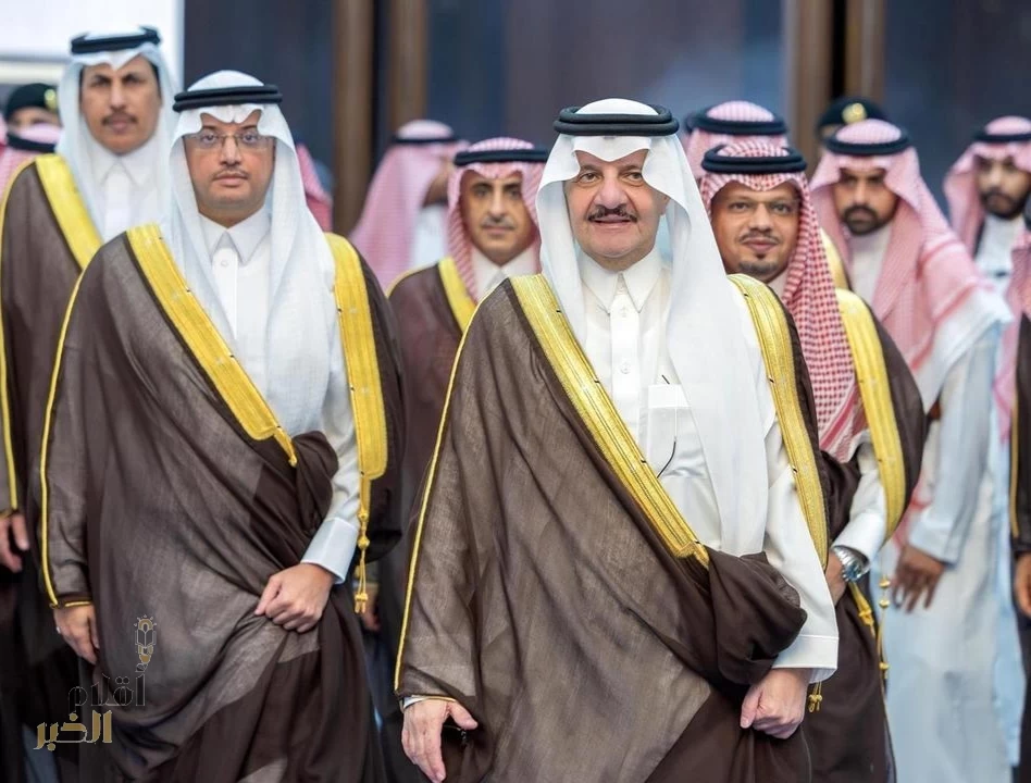 أمير الشرقية يستقبل منسوبي أمانة الأحساء ويطّلع على منجزاتها وخططها التنموية