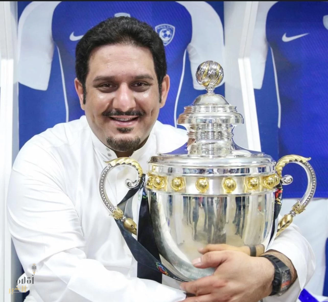 🟦 «نواف بن سعد.. صانع المجد الأزرق في زمن التحديات»