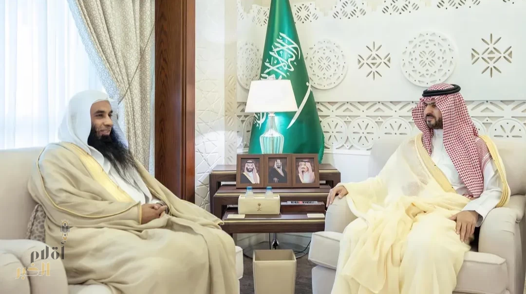 نائب أمير الشرقية يستقبل مدير "فرع الإفتاء" بالمنطقة