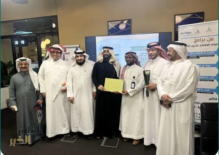 أمسية “فن مهارات التواصل الاجتماعي” بخميس مشيط… منصة للتفاعل والإبداع وتنمية الإنسان