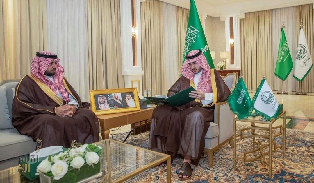 أمير الجوف يستقبل مدير فرع وزارة التجارة بالمنطقة ويطّلع على التقرير السنوي لأعمال الفرع لعام 2024م