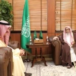 مفتي عام المملكة يستقبل مستشار خادم الحرمين الشريفين