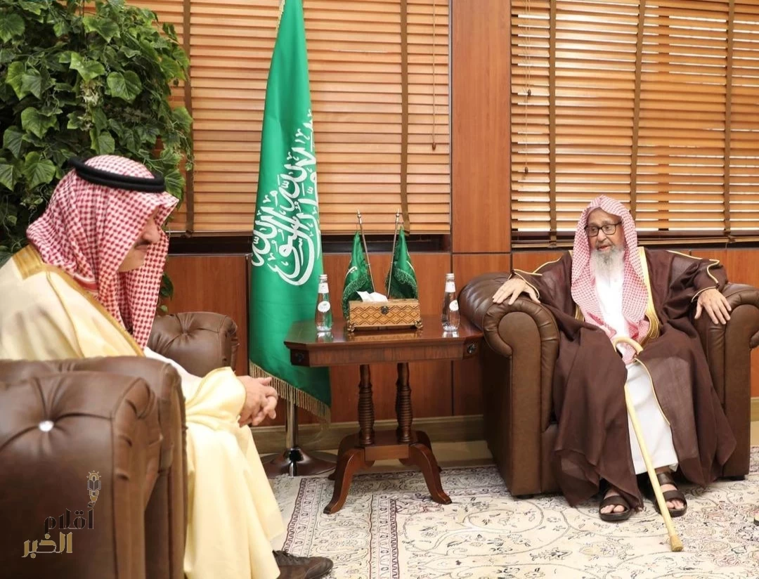 مفتي عام المملكة يستقبل مستشار خادم الحرمين الشريفين